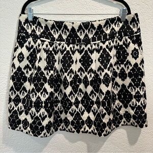 Ann Taylor LOFT S-14 Linen / Rayon Off White with Black Pattern Above Knee Skirt